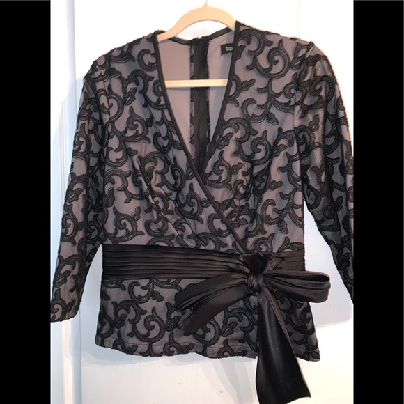 Tadashi Shoji Tops - Tadashi Shoji Lace Top with Satin Bow Size Medium